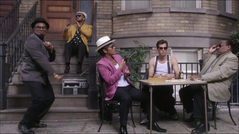 Кадр из клипа Марка Ронсона и Бруно Марса «Uptown Funk»
