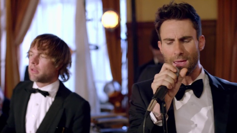 Кадр из клипа Maroon 5 «Sugar»