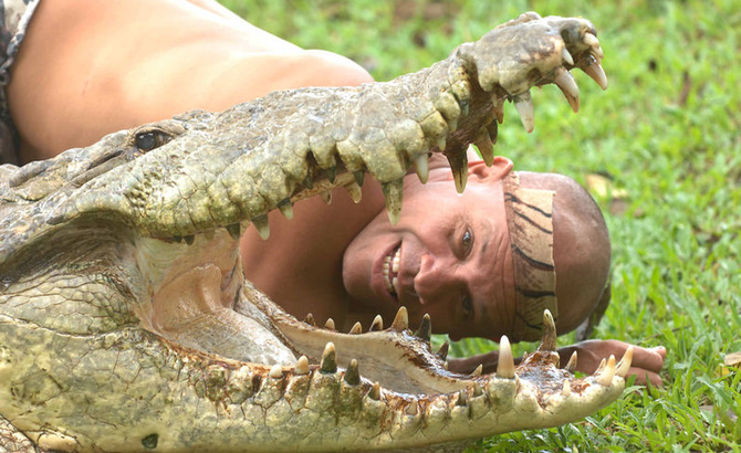 Самая необычная дружба в истории: человек и крокодил