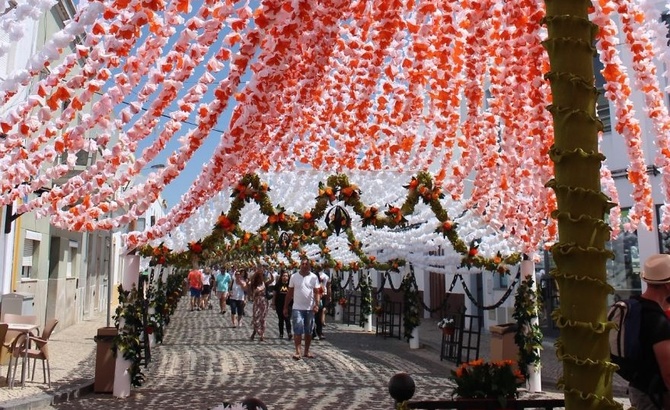 Фестиваль бумажных цветов Португалии